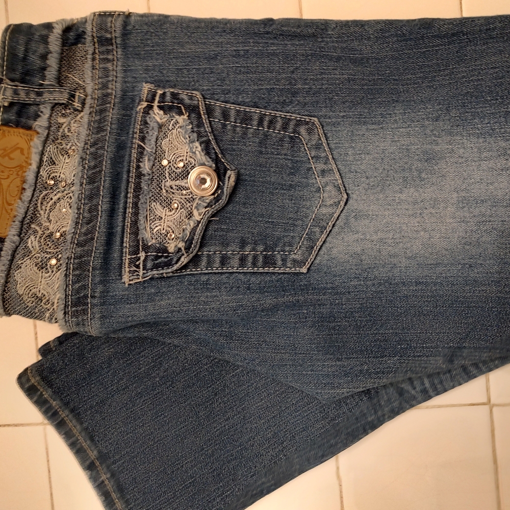 Women's Blue Jeans Cropped , Size 5 EUC - Picture 2 of 10